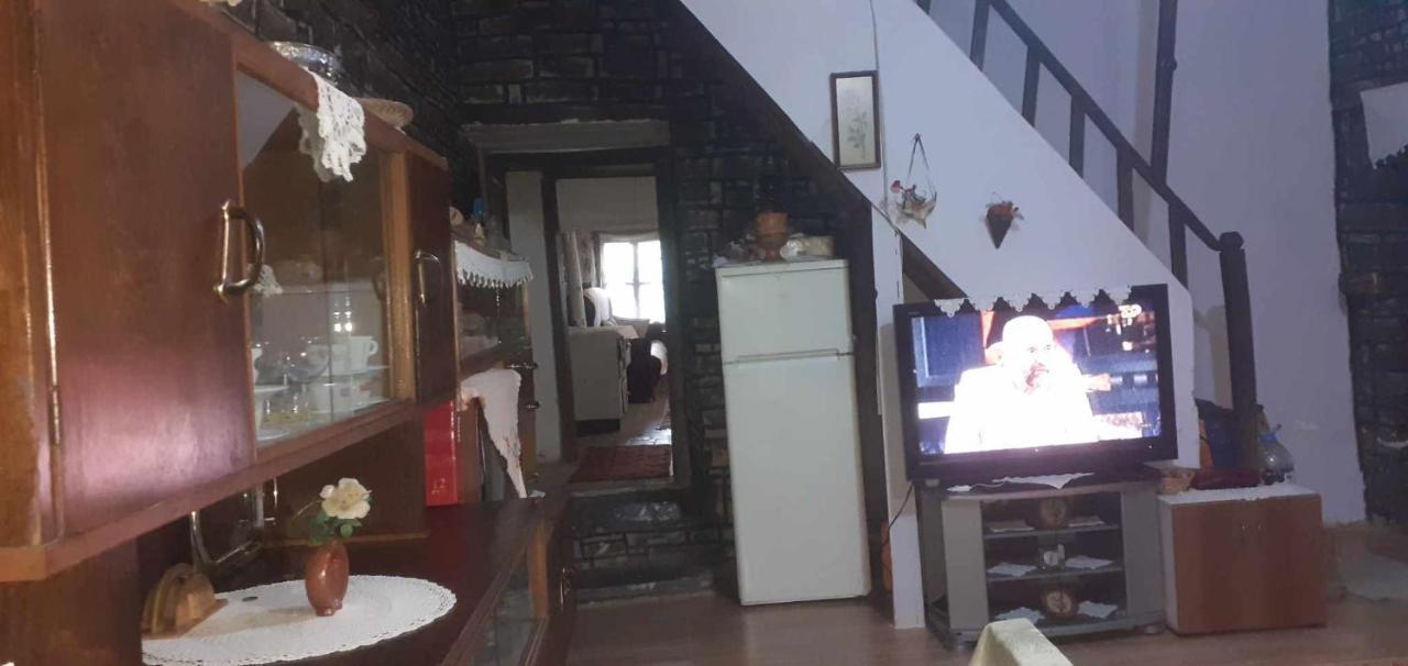 Guest House In Buhal Përmet Esterno foto